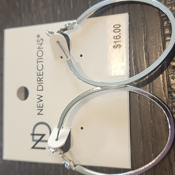 New Directions Shiny Silver Oval Earrings - Picture 1 of 3